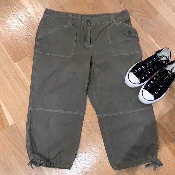 ✅Style & co capris cargo style in army  green. Button/Zip front closure 💚 - Picture 2 of 7
